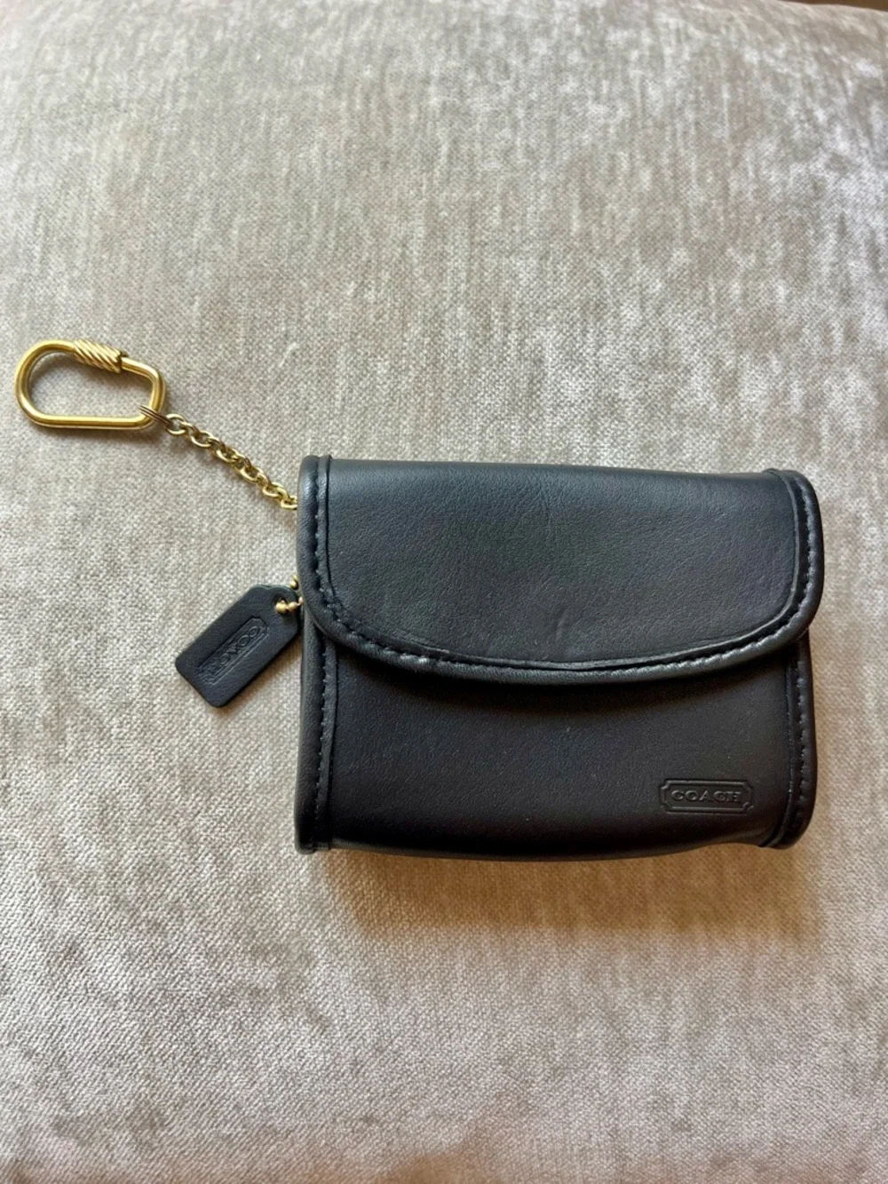 1999 Coach Black Leather Mini Wallet with Gold Chain Key Fob - Picture 1 of 5